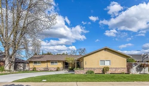 330 La Setta Dr, Lodi, CA 95242-3318