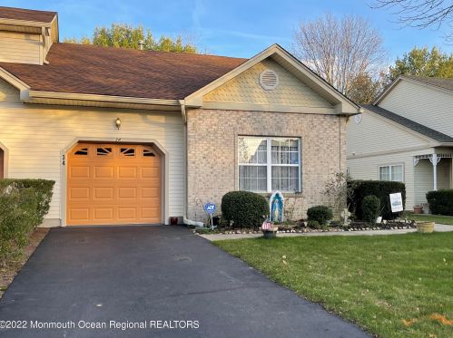 34 Riva Blvd, Bricktown, NJ 08723-7978