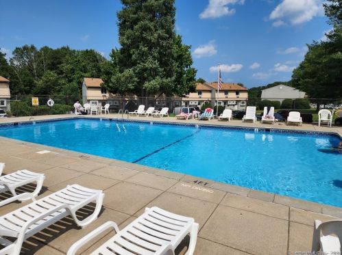 5 Carillon Dr, Rocky Hill CT  06067-2514 exterior
