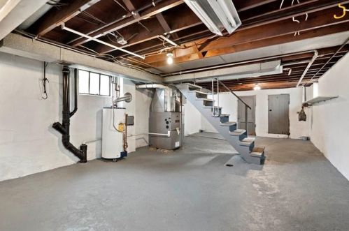 822 Shady Ave, North Charleroi PA  15022-1860 exterior