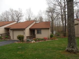 382 Lake Catherine Ct, Crossville, TN 38558-7898
