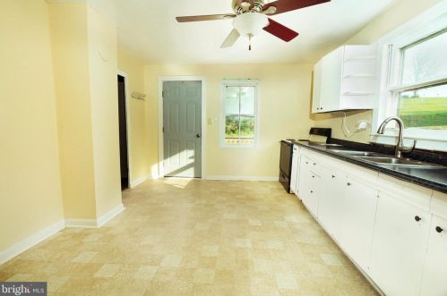 4052 Jerome Rd, Edinburg VA  22824-2500 exterior