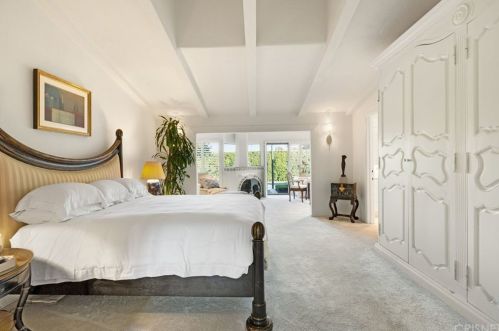 5242 Amestoy Ave, Van Nuys CA 91406-2112 exterior