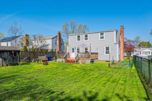 105 Hartford Ave, Hartford, CT 06109-1807