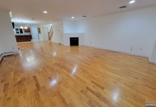 322 Palisades Blvd, Palisades Park NJ  07650-1739 exterior