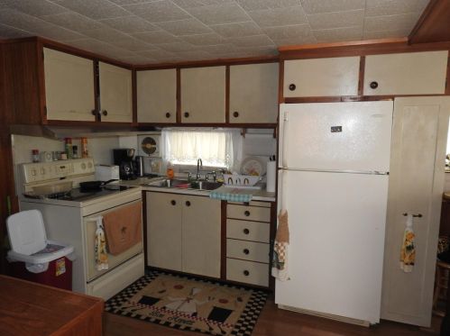 2107 Melody Dr, Tarpon Springs, FL 34691-4237