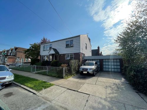 95-36 105th St, Jamaica, NY 11416-1126