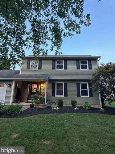 203 Pennwood Dr, Richlandtown, PA 18955-1040