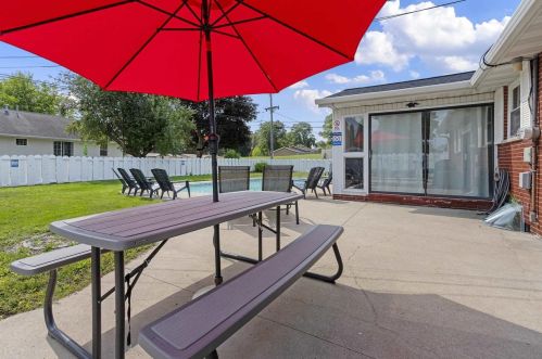 1597 Careful Dr, Green Bay WI  54304-2979 exterior