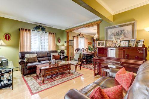 90 Mckee St, Floral Park NY  11001-1618 exterior