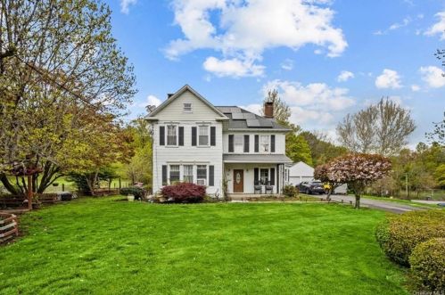 72 Old Glenham Rd, Fishkill, NY 12524-3104