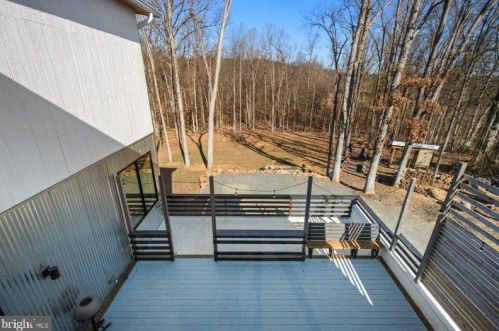 39744 Mount Gilead Rd, Leesburg VA 20175-6712 exterior