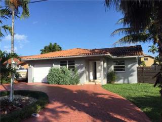9725 28th Ter, Miami, FL 33172-1339