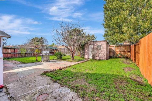 2031 103rd Ave, Oakland CA  94603-3325 exterior