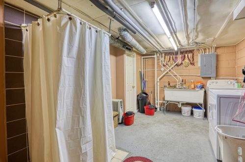 4868 40, Milwaukee WI 53209-5204 exterior