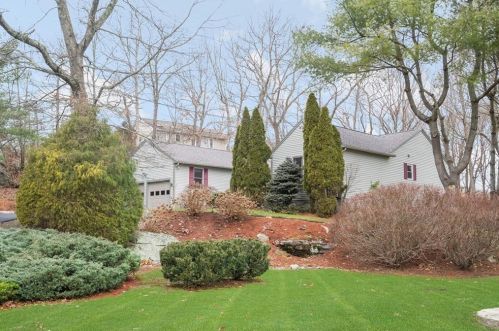 335 Albion Rd, Lincoln RI  02865-4240 exterior