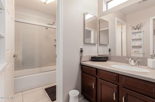 5444 Riviera Dr, Glendale AZ  85304-2422 exterior