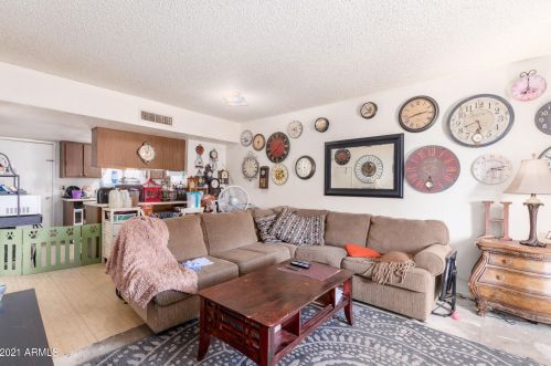 1102 Cheryl Dr, Phoenix AZ 85028-4436 exterior