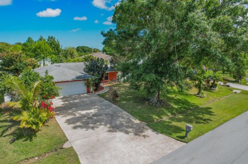 949 Gardenia St, Sebastian, FL 32958-5184