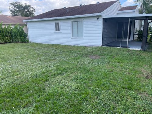 5372 Courtney Cir, Boynton Beach FL  33472-1280 exterior