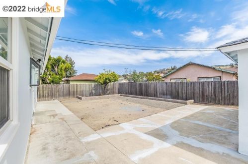 14950 Lark St, San Leandro CA  94578-1846 exterior