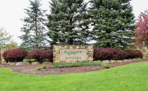 618 Park Dr, Waterford WI  53185-2890 exterior