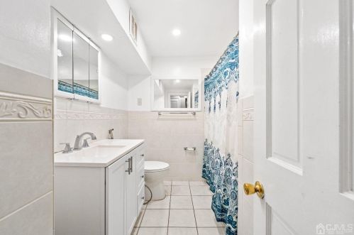 600 Bamford Ave, Woodbridge NJ 07095-3848 exterior