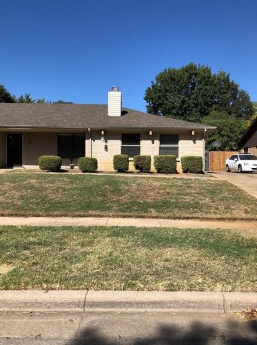 207 Stony Creek Dr, Euless, TX 76039-3434