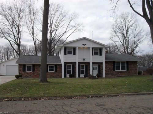 831 Oakcrest Ln, Massillon, OH 44646-4926