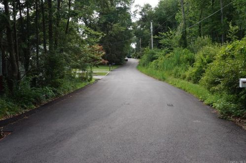 354 Alden Rd, Yorktown Hgts NY  10598-3204 exterior