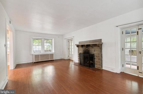 6903 Chew Ave, Philadelphia PA 19120-2211 exterior