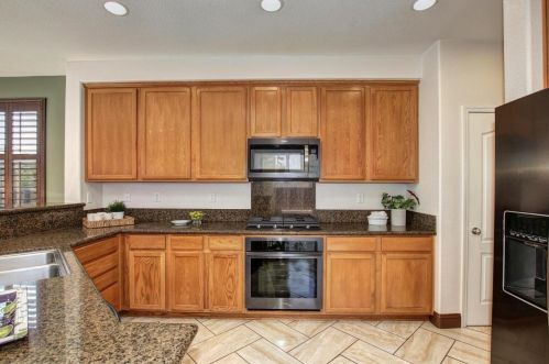 1741 Campos Ave, Woodland CA  95776-5327 exterior