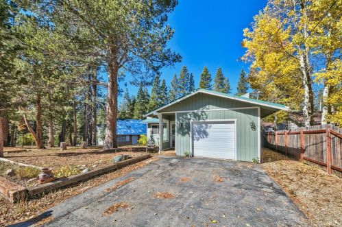 1045 Mohawk St, South Lake Tahoe CA  96150-5232 exterior