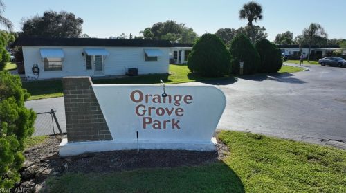 58 Tangelo Ct, Lehigh Acres, FL 33936-7234