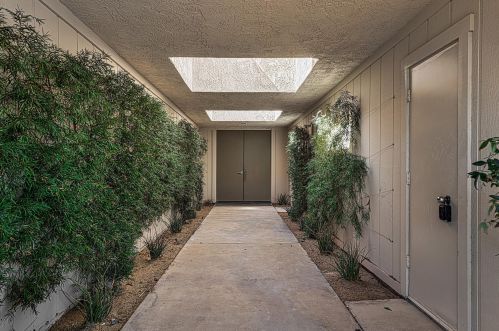 6 Cornell Dr, Rancho Mirage CA  92270-3630 exterior
