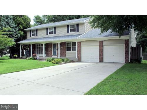 704 Parry Blvd, Riverton NJ  08077-3939 exterior