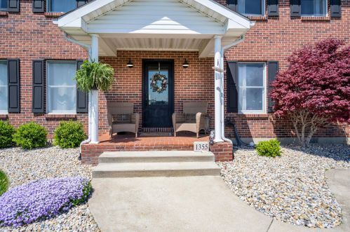 1355 Courtney Dr, Washington Ch, OH 43160-8904