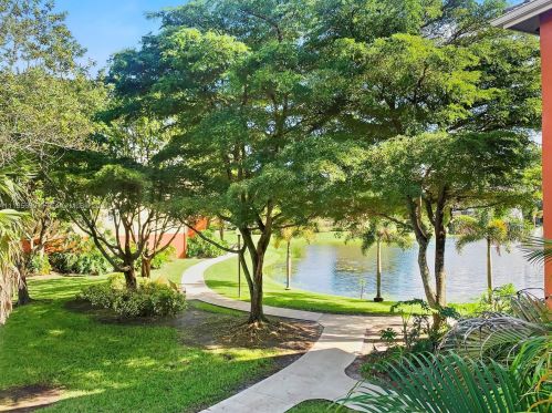 4187 Haverhill Rd, West Palm Beach, FL 33417-8317