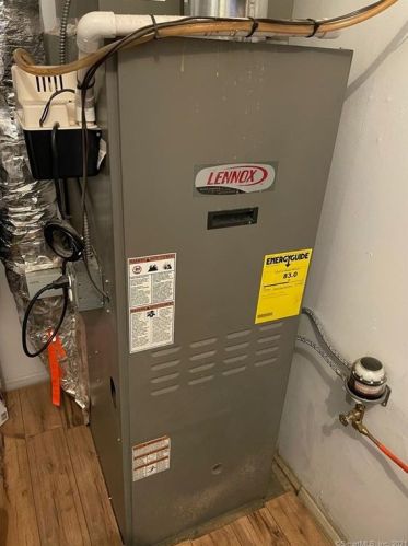 39 Laurel Rd, Windsor Locks CT 06096-2033 exterior