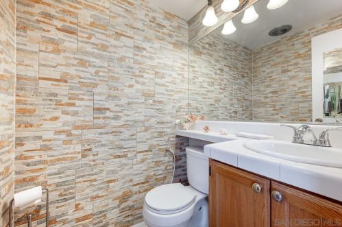 7043 Bobhird Dr, San Diego CA 92119-1403 exterior