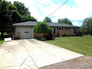 6070 Skylark St, Canton, OH 44706-3162