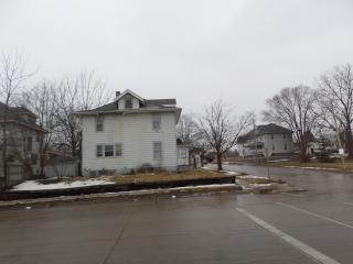 1324 South St, Waterloo IA  50702-1629 exterior