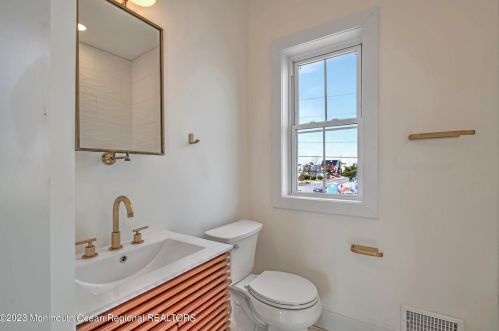 1217 Niihau Dr, Lacey NJ  08731-4702 exterior