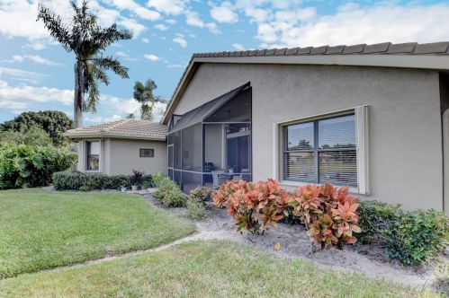 7956 Via Grande, Boynton Beach FL  33437-7520 exterior