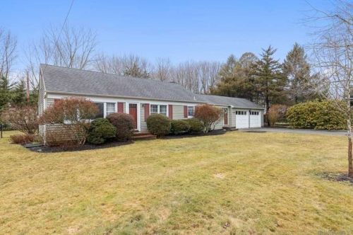 600 Parkway, Southold, NY 11971-1977