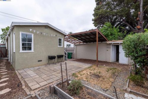 1451 Havenscourt Blvd, Oakland CA  94621-3627 exterior