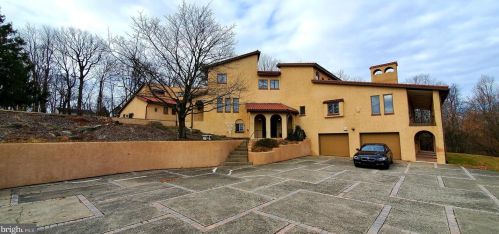4035 Cedar Dr, Walnutport, PA 18088-9536