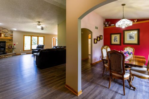 8140 Anna Ave, Waterford, WI 53185-1386