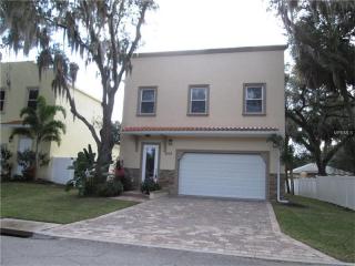 2274 Tamisola St, Sarasota, FL 34237-8041