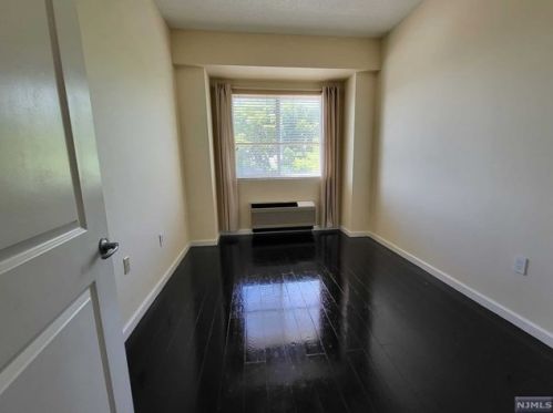 399 11th St, Palisades Park NJ  07650-2200 exterior